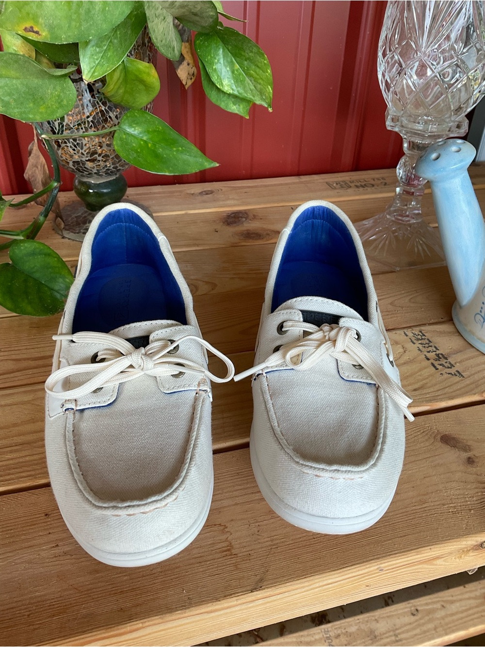 Sperry Canvas Boat Shoes - White. Size 10 - Picture 6 of 8